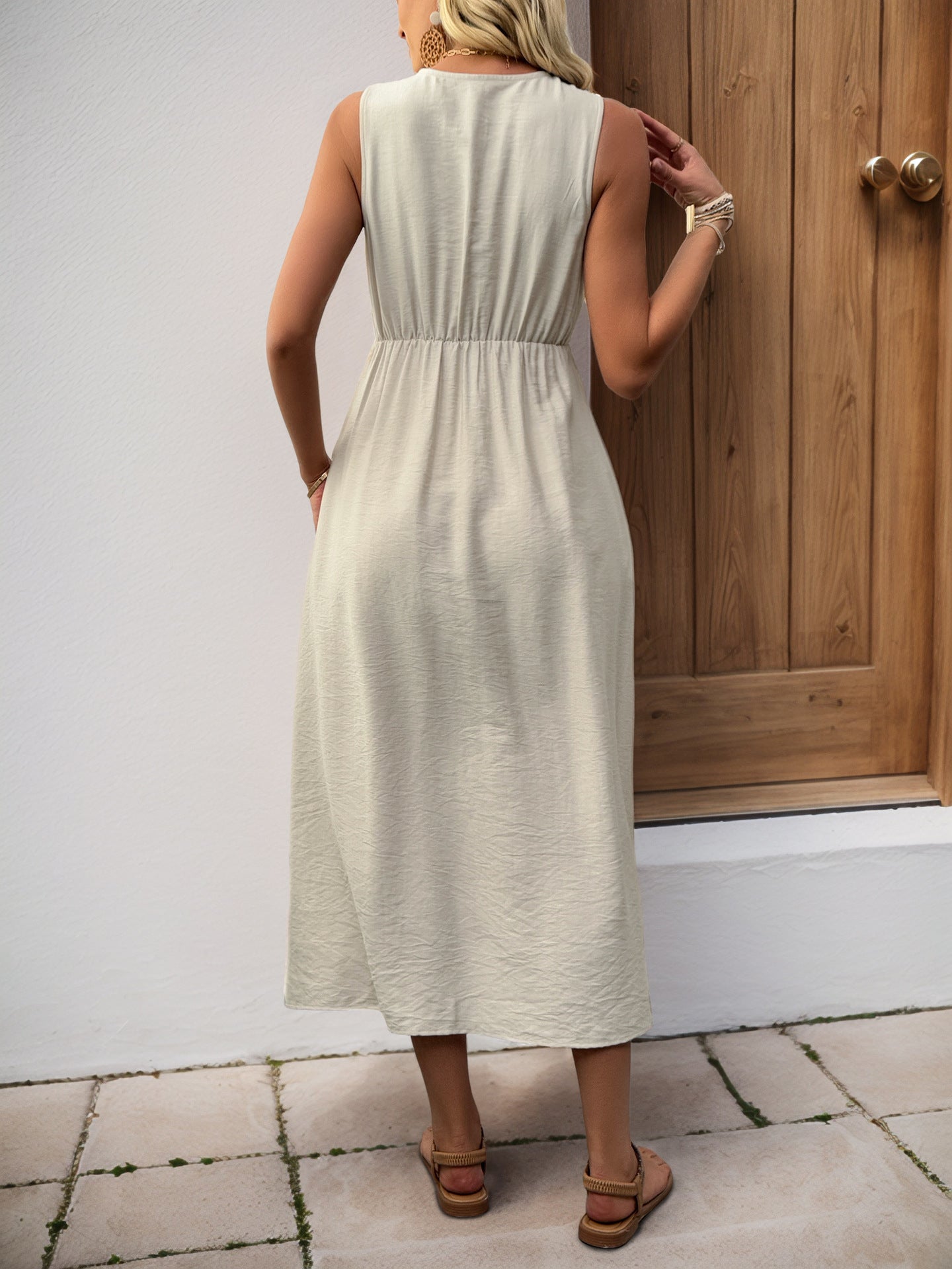 Women's V-Neck Pleated Sleeveless Pocket Dress